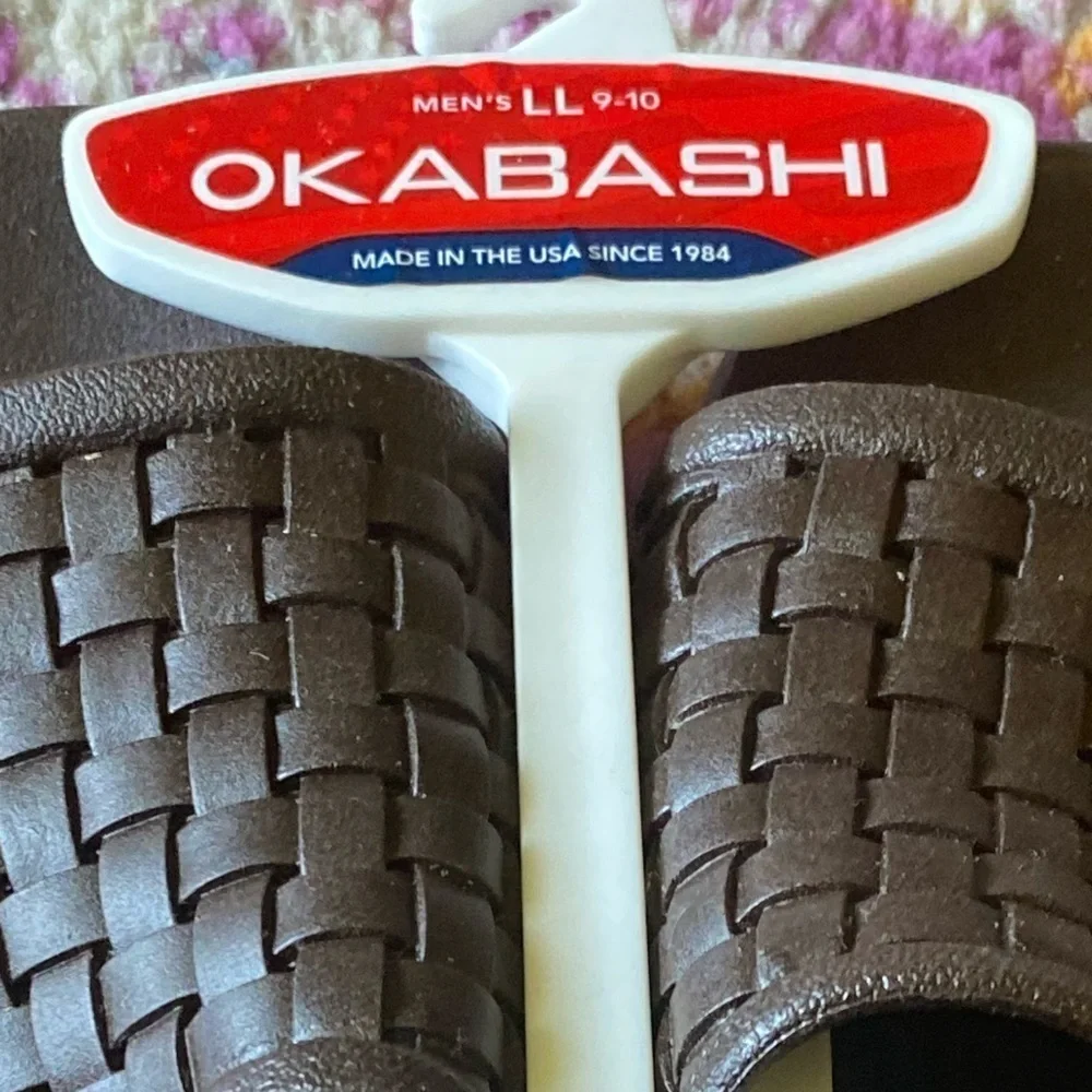 Men’s plastic pool beach Sandals Large 9 /10 Size New  With Tag